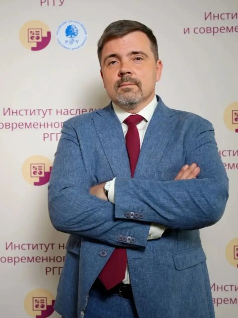Тарас Вархотов